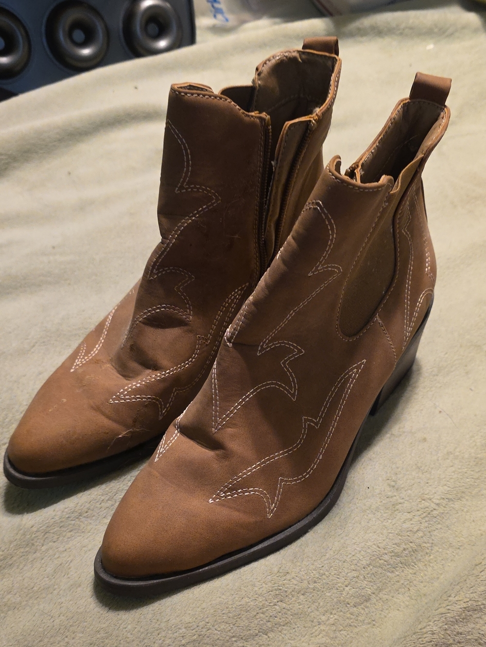 Serra Brown Western-Stitch Ankle Booties Size 10